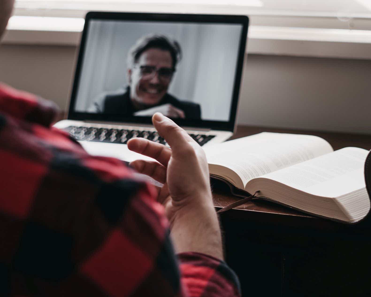 student taking online classes
